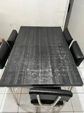 Meja makan jati set dengan 6 kursi lapis kulit