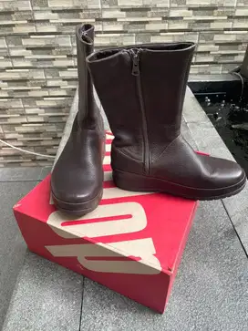 Sepatu boots wanita