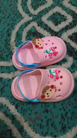 Sandal baim anak perempuan