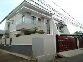 Rumah Fresh Keren 2 Lantai di Duren Sawit