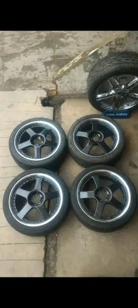 velg lenso r18 4x100,114 lbr7,5 et42 sepaket ban