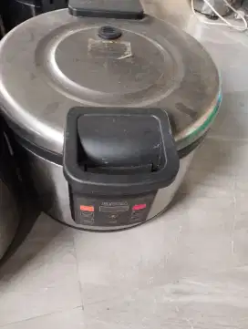 Rice cooker besar Getra SH 8600E