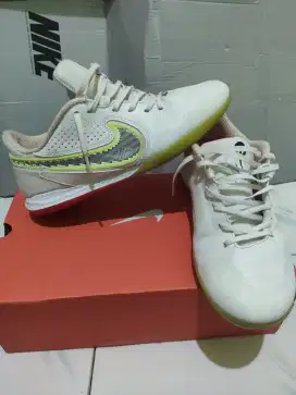 Sepatu Futsal Nike Tiempo IX Pro - Size 40