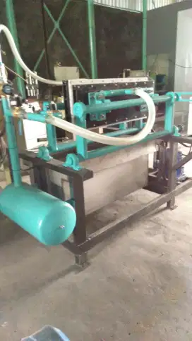 Mesin produksi tray telur karton