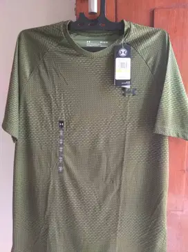 Kaos Under Armour Size M - Original
