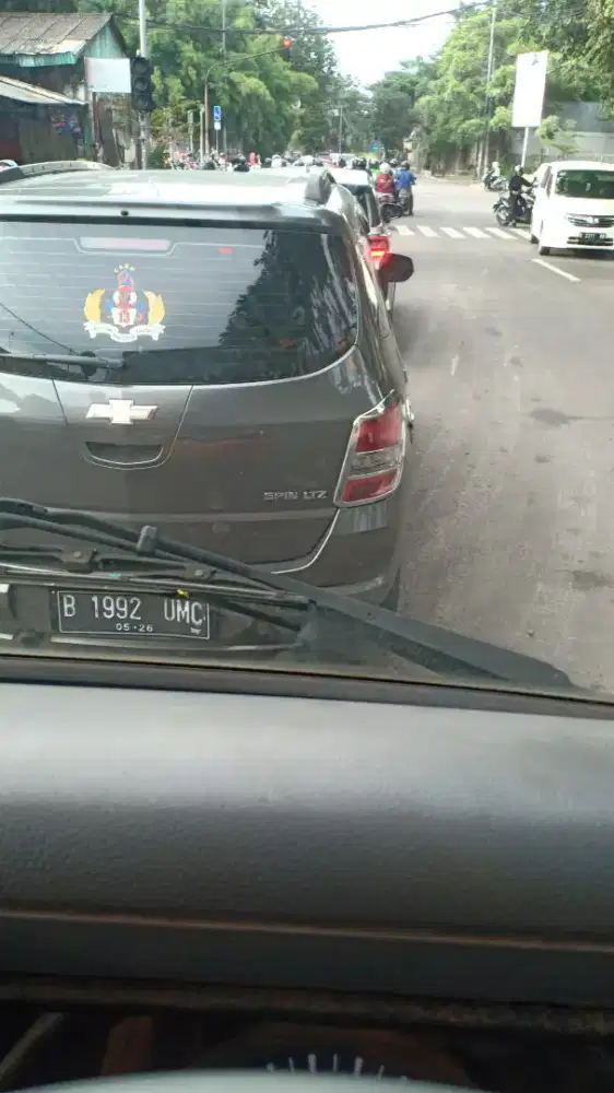 Saya sedang mencari pekerjaan kurir/ driver/kenek