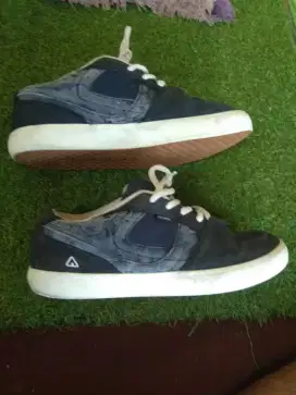air walk  size 43 ke 44 made in china 10 1/2