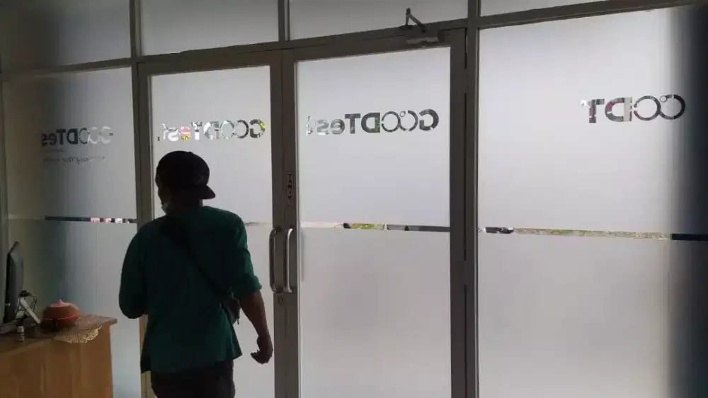 Stiker cutting logo kantor
