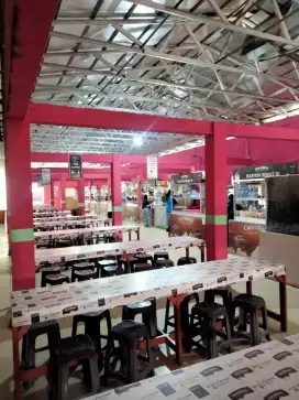 Pelayan kantin sekolah