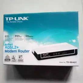 Modem Router ADSL2+ 4-Port