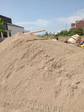 Sirtu sirdam split makadam abu batu pasir cor limestone batu belah