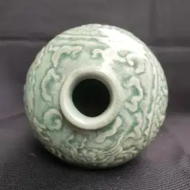 Guci jarlet celadon motif naga