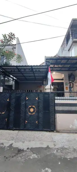 Rumah Sudah Renovasi Siap Huni Dekat Stasiun di BCC