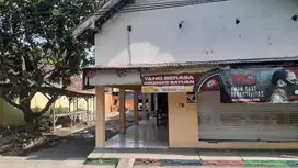 DISEWAKAN MURAH RUMAH DAN TEMPAT USAHA DI JALAN UTAMA