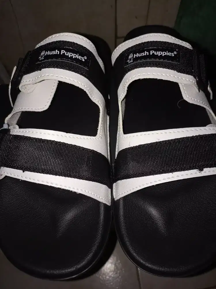 Jual sandal cowok size 43.kondisi Baru