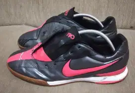 Sepatu futsal nike T90 original