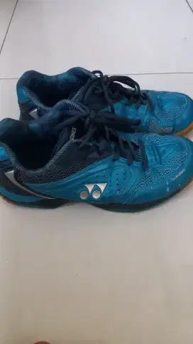 Sepatu yonex aerocomfort true shape