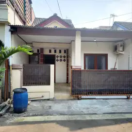 Dijual/Disewakan rumah di Taman Aster