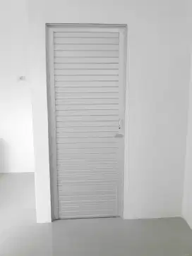 Pintu kamar mandi Aluminium siap pasang