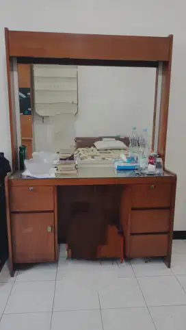 Meja rias besar jati besar