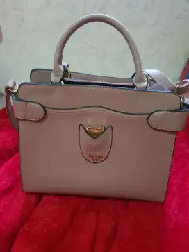 Tas Prada Bekas