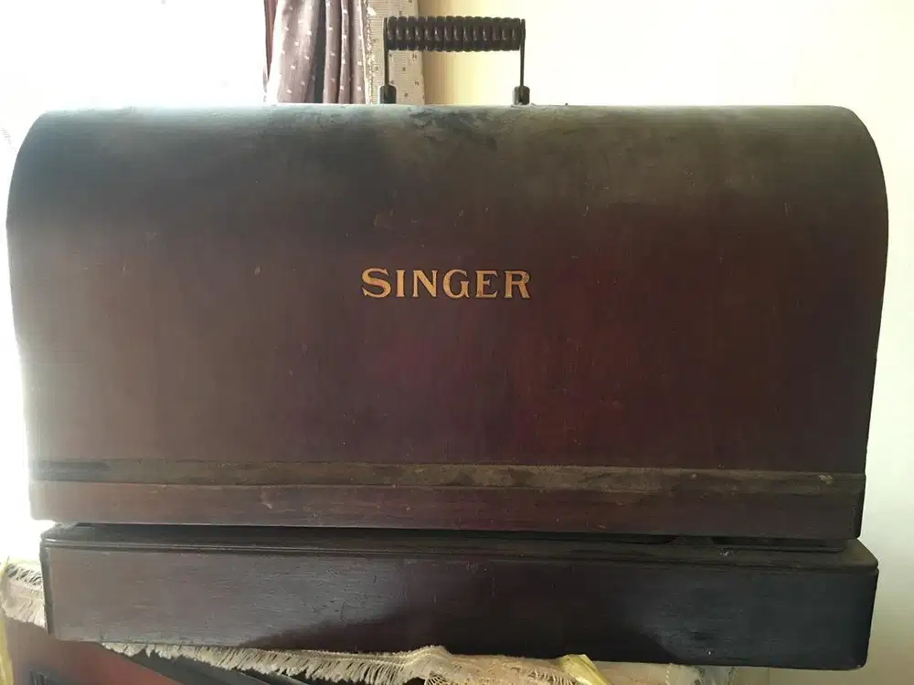 Mesin jahit engkol merk singer