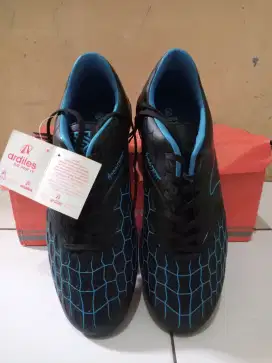 Sepatu Bola Ardiles.