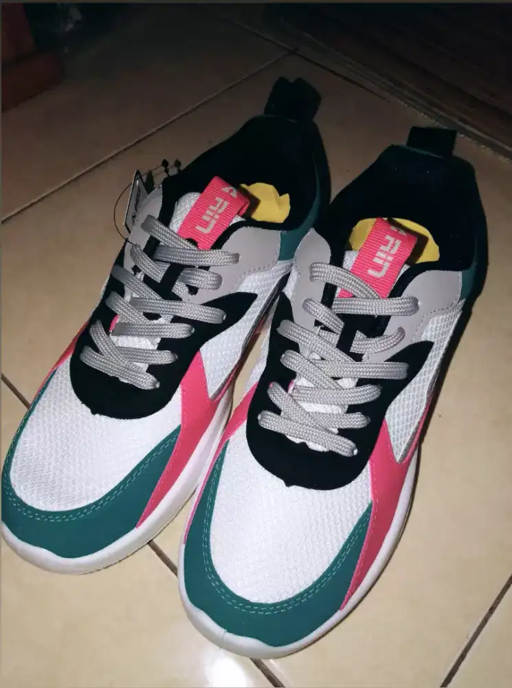 sepatu original lokal tak gentar, just for ladies.