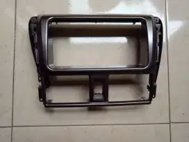 Frame headunit yaris 2015