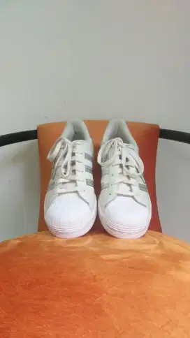 Sepatu Adidas superstar