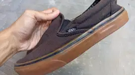 Vans slip on black gum sole original