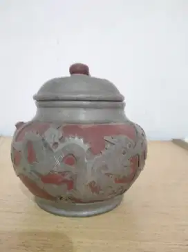 Tempat kuno bentuk genthong langka seni