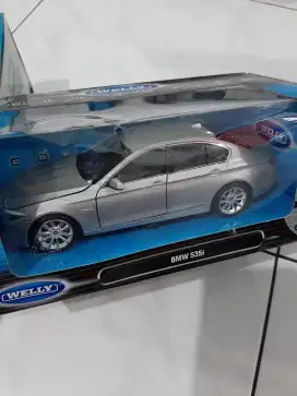 Miniatur BMW 1/24 BMW 535i Merk Welly,collection series