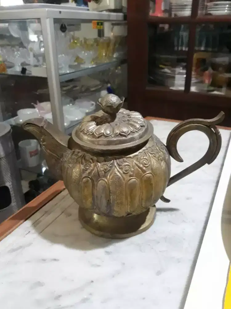 Teko Dan 2 Gelas Kuningan