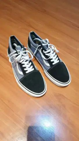 Sepatu Vans size 43 / 10