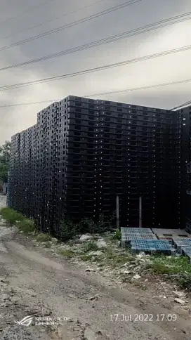 Pallet plastik bekas dan palet plastik baru