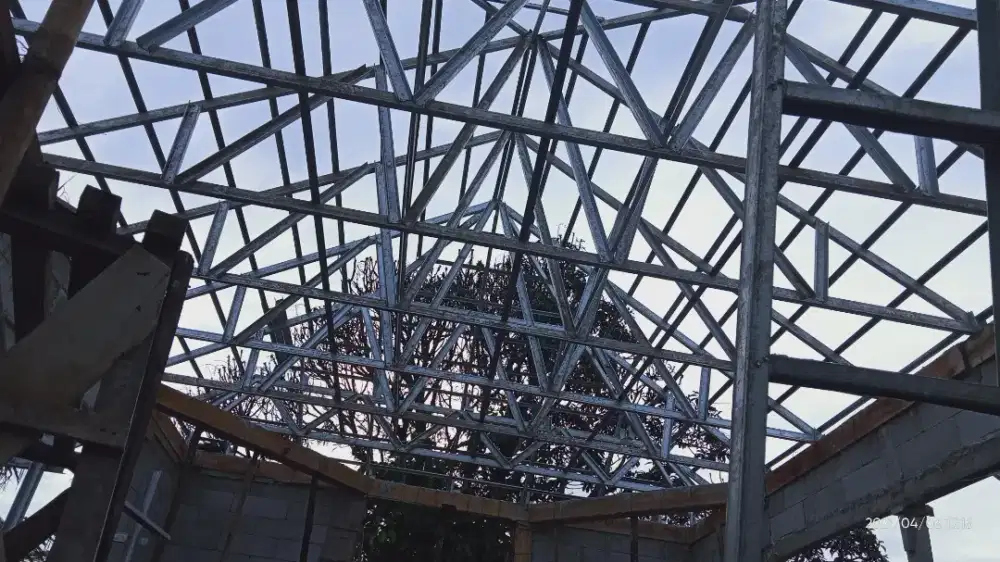 Atap rumah bajaringan dan kanopi