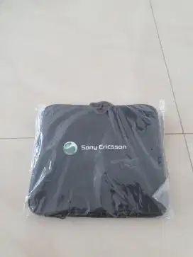 Tas jinjing bisa di lipat, cocok untuk travel. Ada tali panjang