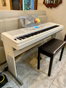 Piano Yamaha DGX Arius Clavinova