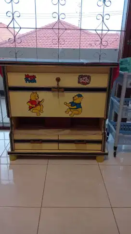 rak tv serba guna