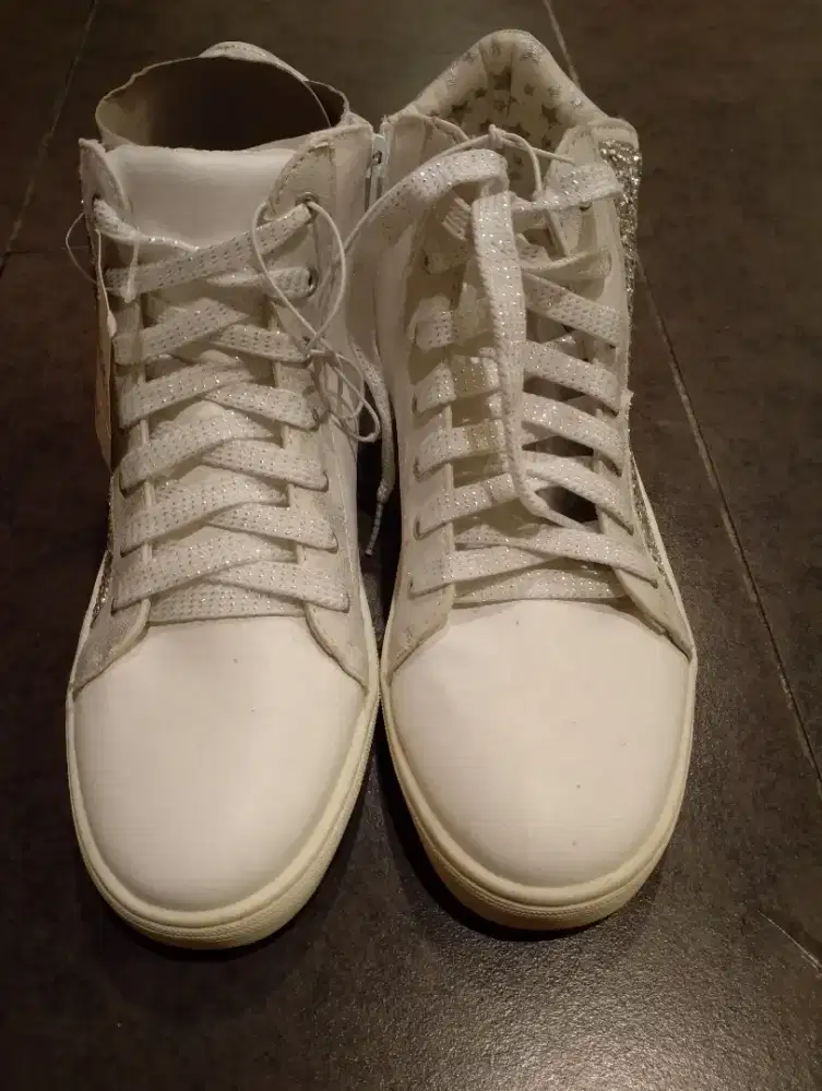 Sepatu boots justice