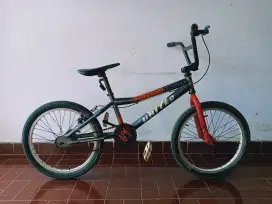 Sepeda BMX UNITED D'Based