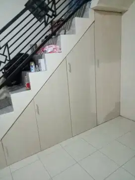 Lemari bawah tangga