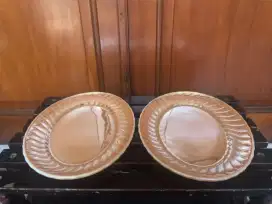 Satu pasang piring serbaguna