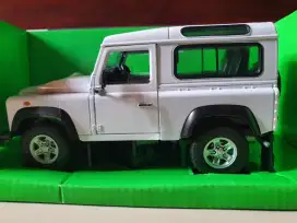 Diecast Land Rover Defender 1:24, Baru/BNIB