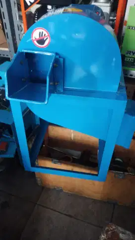 (RUMAH TEKNIK JOGJA)Pencacah jerami dengan listrik 200 watt