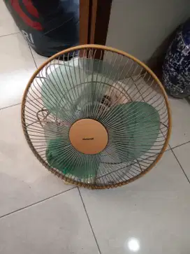 Kipas angin gantung di plapon