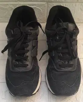 Assalamualaikum, sepatu New  Balance ML574CNY ori  second
