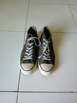 Sepatu Converse high abu 41