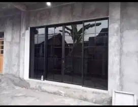 Pintu kaca sleding dan sekat ruangan